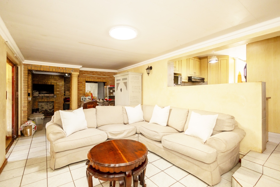5 Bedroom Property for Sale in Vredekloof Western Cape